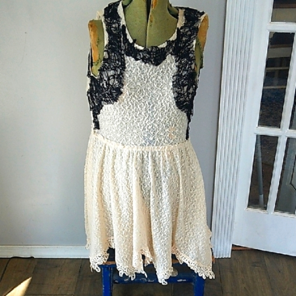 VTG Y2K FREE PEOPLE ANTROPOLOGIE LACE CREAM AND BLACK DRESS WOMANS M.